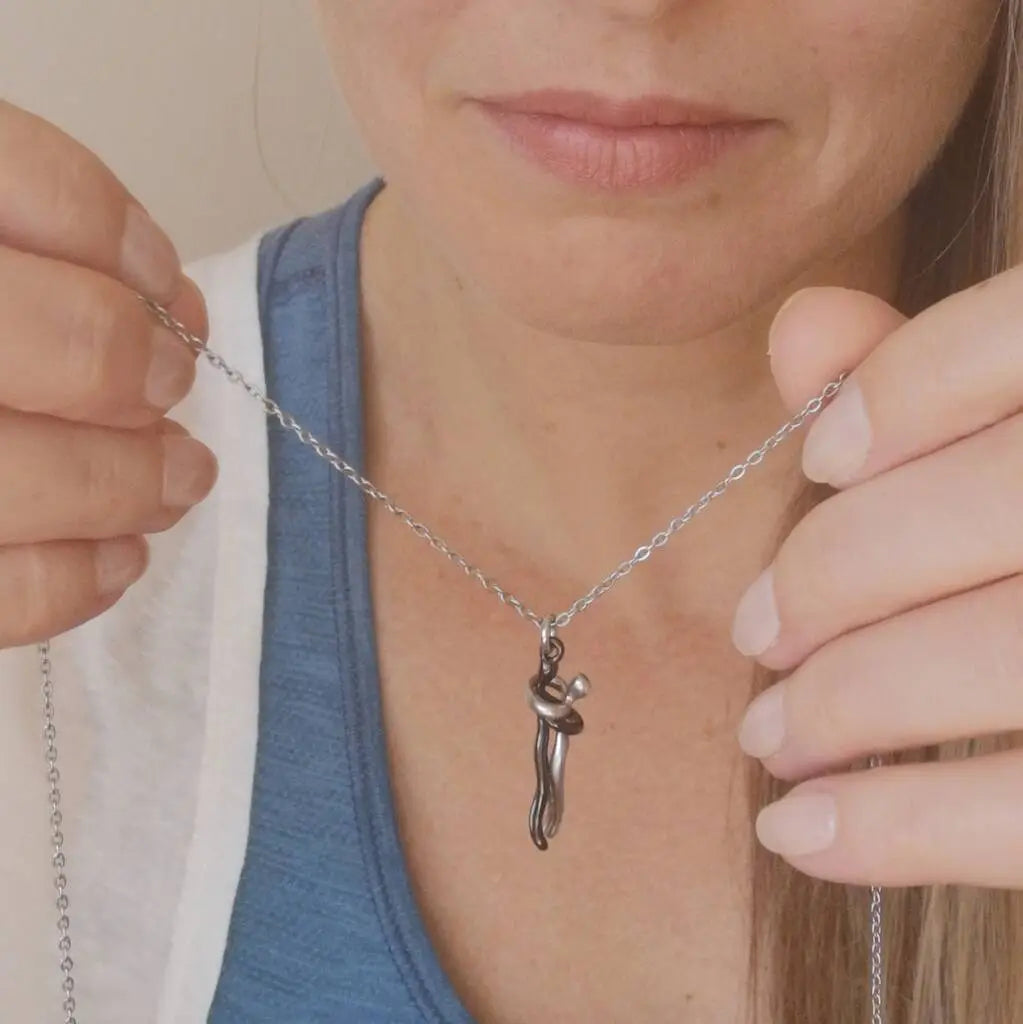Hugging Couple Necklace - Romantic Gift For Wife