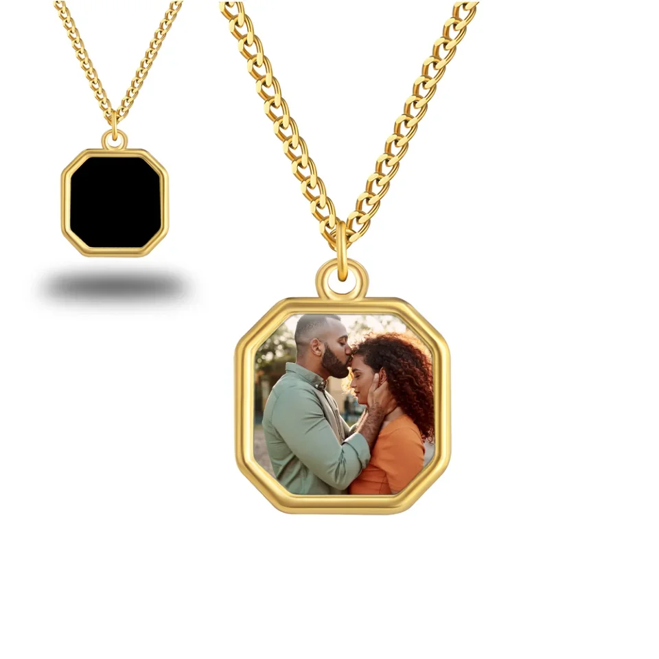 Mockup Magic Necklace 3